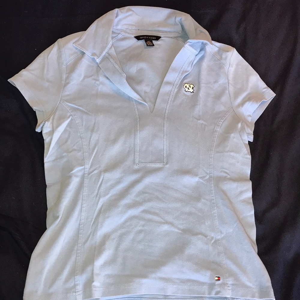 Women’s UNC Tommy Hilfiger V-Neck Fitted Top